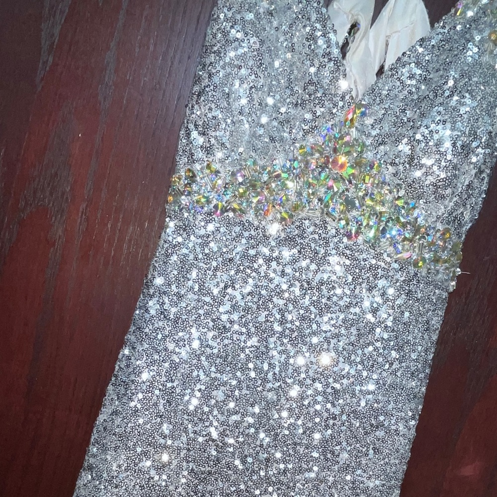 Sparkling silver prom dress 💫